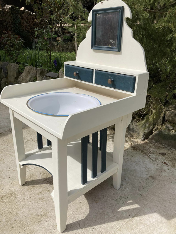 UM05 -Vintage umývací stolík - Cena 175€.