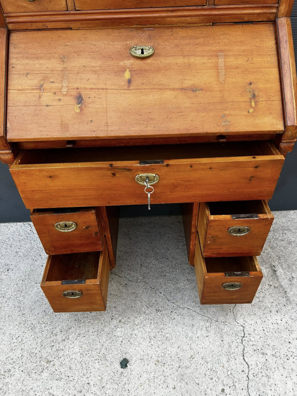 Písací kabinet z mákkého dreva v kombinácii s čerešňový drevom - cena na vyžiadanie. 7