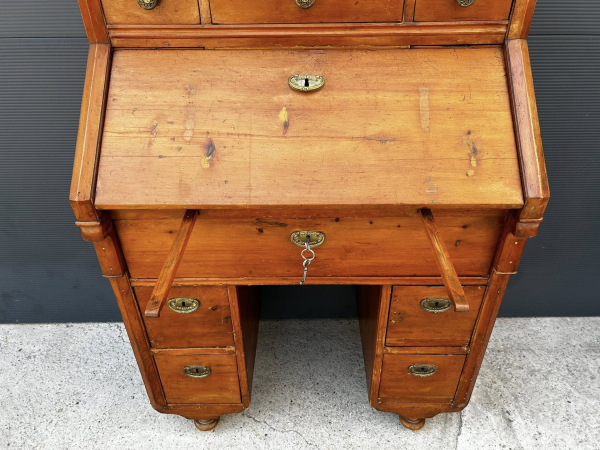 Písací kabinet z mákkého dreva v kombinácii s čerešňový drevom - cena na vyžiadanie. 4