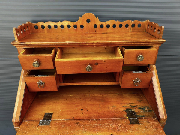 Písací kabinet z mákkého dreva v kombinácii s čerešňový drevom - cena na vyžiadanie. 8