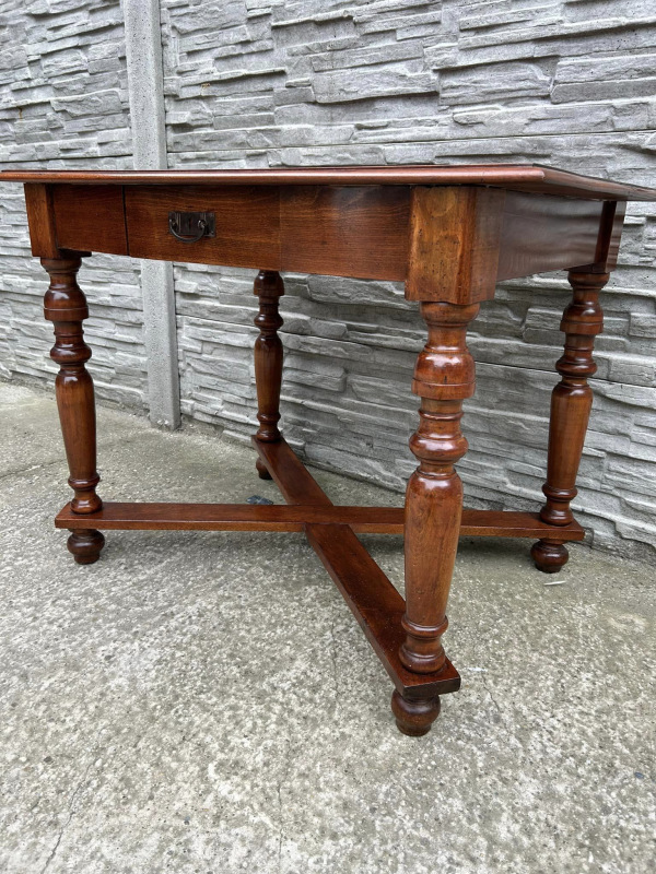 ST27 -Vidiecký stôl z tvrdého dreva v zreštaurovanom stave. - Cena 190€ 2
