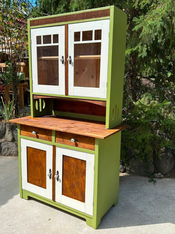 K102 - Vidiecky kredenc. Cena 400 € 1