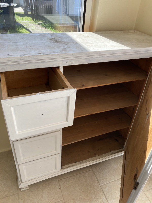 PS10 - Chlebník / potravinová skrinka v bytovom stave so 4 šuflíkmi. Cena 480€ 3