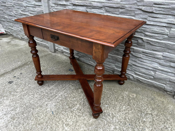 ST27 -Vidiecký stôl z tvrdého dreva v zreštaurovanom stave. - Cena 190€