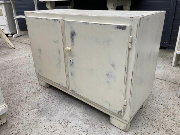 B02 - Botník retro biely vo vintage štýle. - Cena 65€ 2