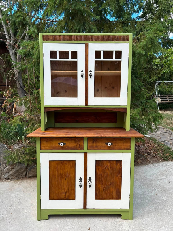K102 - Vidiecky kredenc. Cena 400 € 5