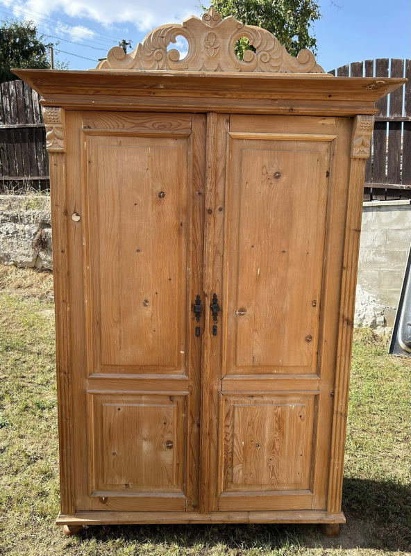 SKR04 - Vidiecka skriňa z mäkkého dreva - Cena 350€