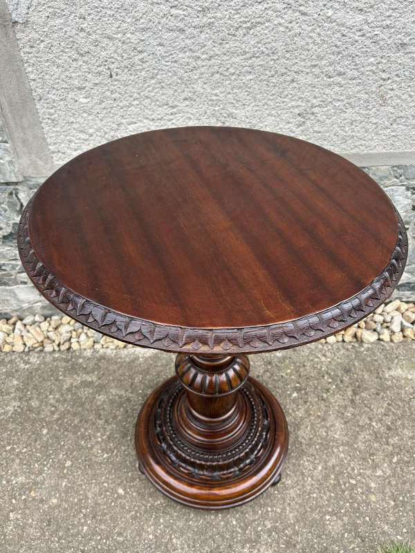 S56 - Stôl z obdobia Prvej republiky. Zreštaurovanom stave. Cena 390€ 1