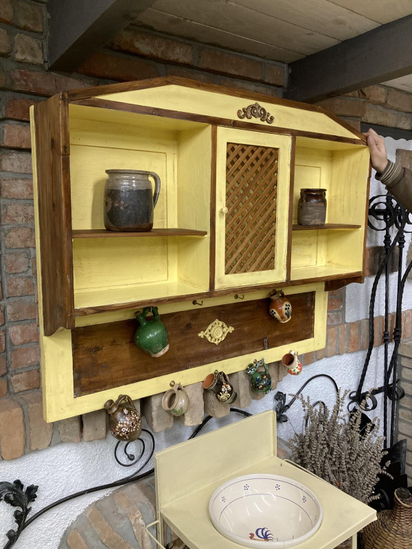 VES03 - Vešiaková stena / skrinka na stenu - Cena 110€ 1