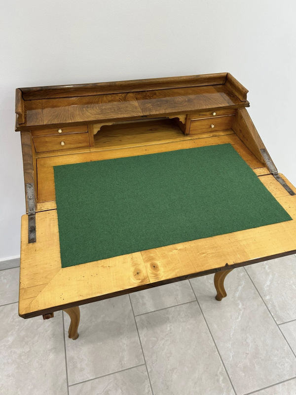 Neobarokový dámsky písací stôl. Cena 620€ 5