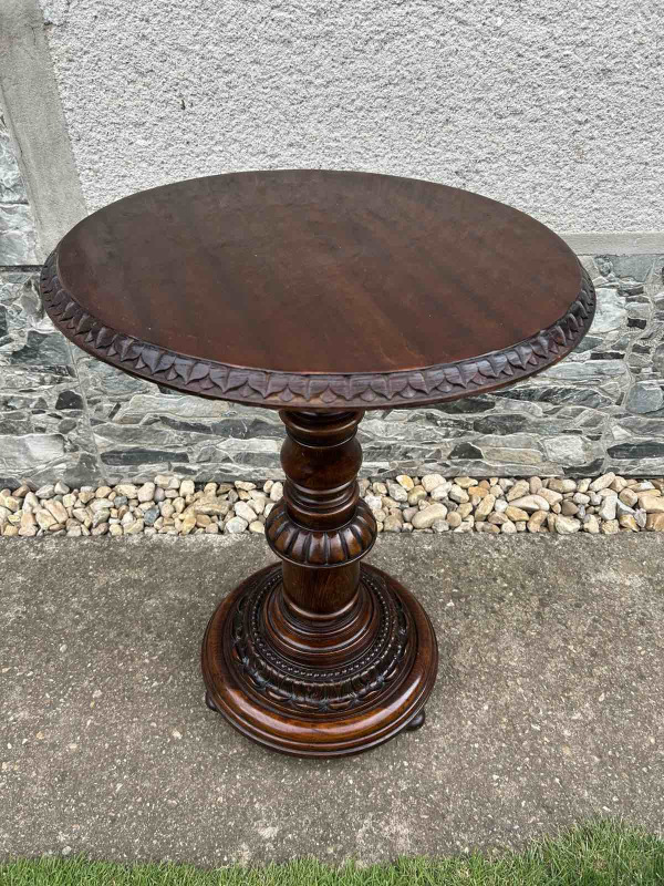 S56 - Stôl z obdobia Prvej republiky. Zreštaurovanom stave. Cena 390€