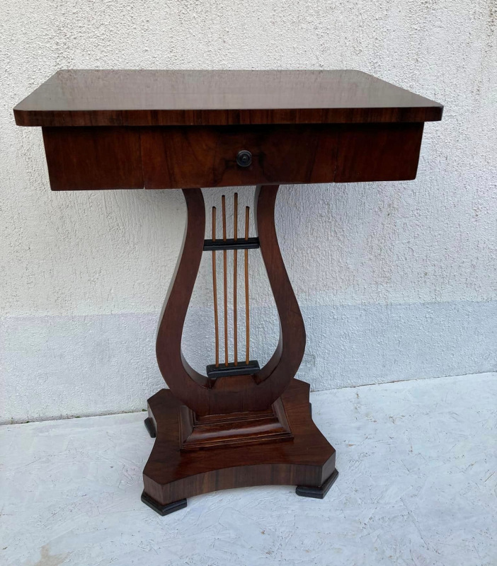 Lýrovka 02 - Biedermeier stolík “LÝROVKA” - Cena 390 € 2