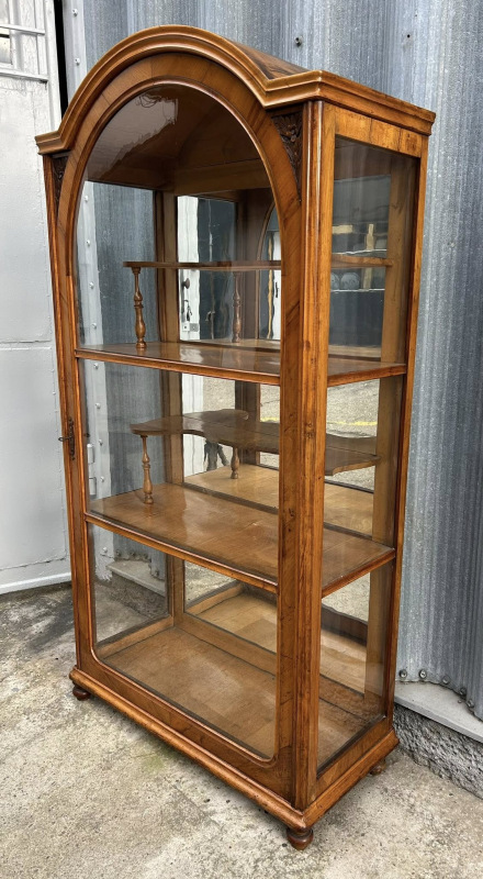 ALT04 - Starožitná Vitrína z obdobia historizmu - Cena 860 € 1
