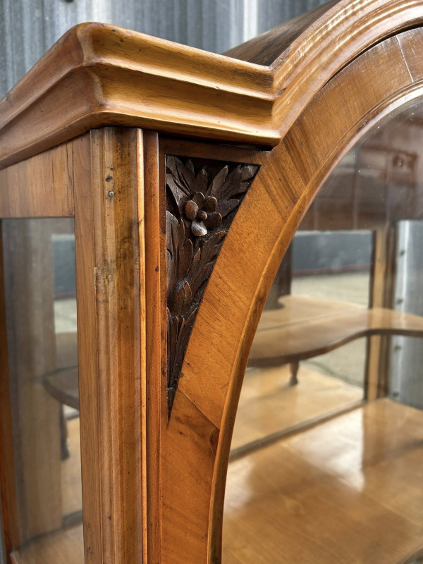 ALT04 - Starožitná Vitrína z obdobia historizmu - Cena 860 € 7