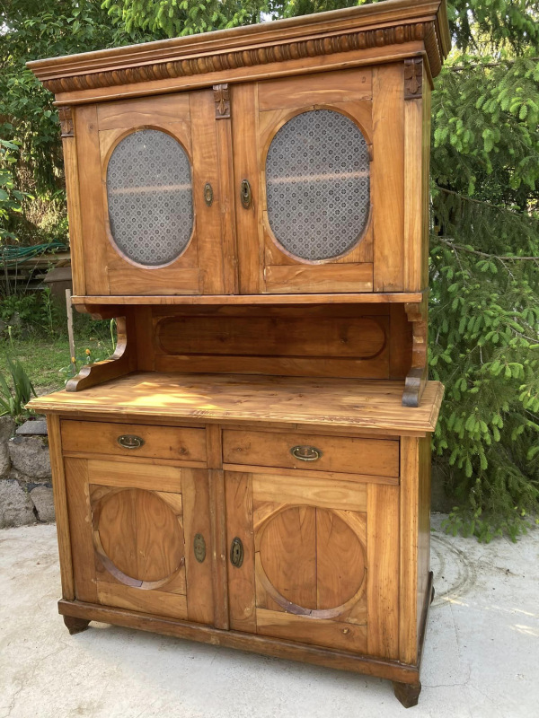 K70 - Kredenc z orechového masívu - Cena 450€ 2