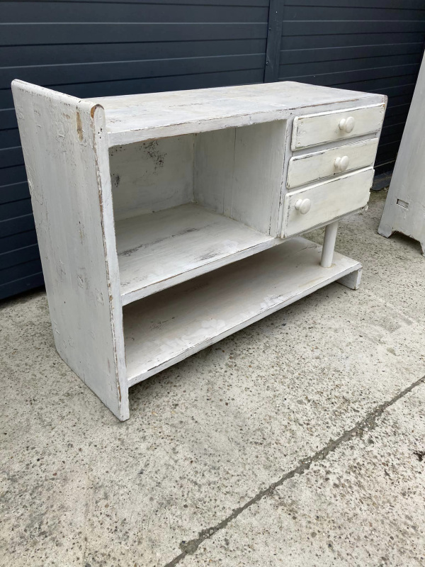 B05 - Botník v štýle Vintage s patinou. Cena 65€