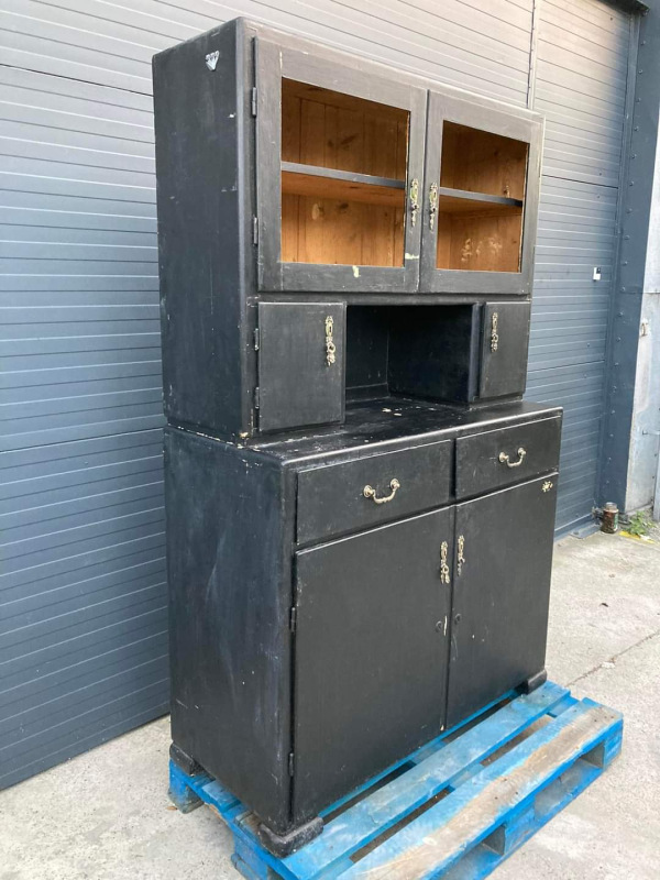 K24 - Extravagantný kredenc. - Cena 195€ 1