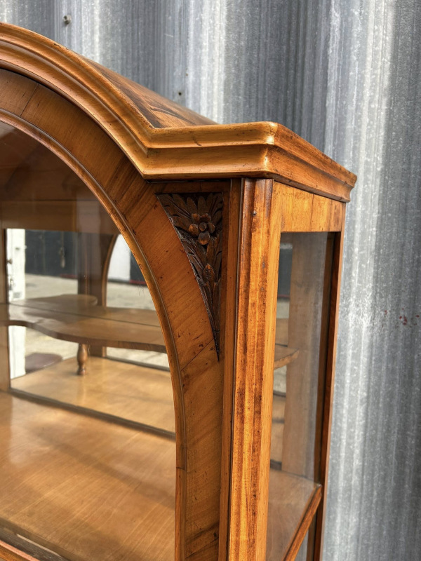 ALT04 - Starožitná Vitrína z obdobia historizmu - Cena 860 € 6