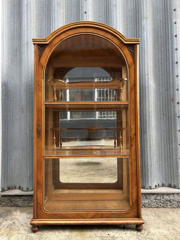 ALT04 - Starožitná Vitrína z obdobia historizmu - Cena 860 € 8