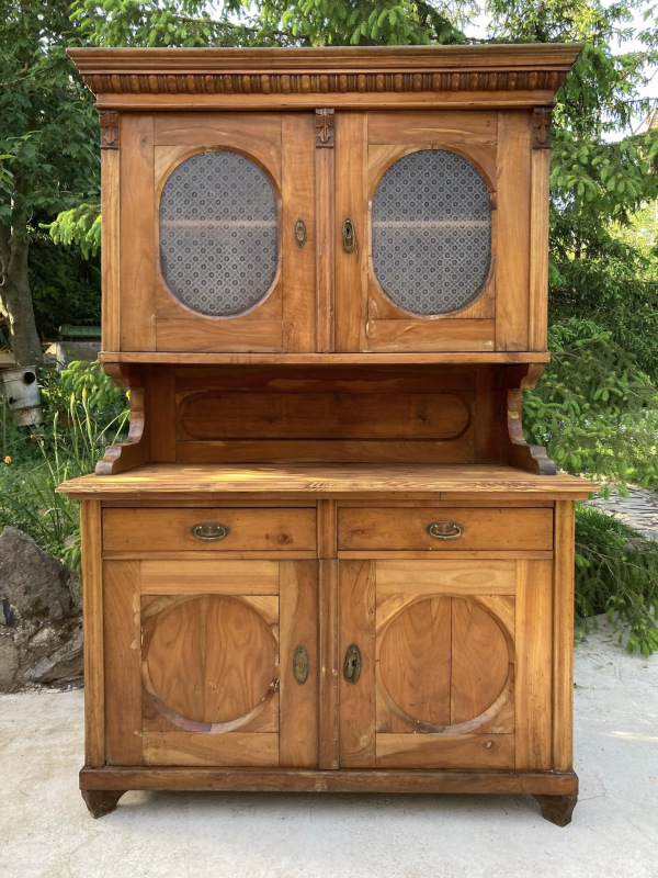 K70 - Kredenc z orechového masívu - Cena 450€