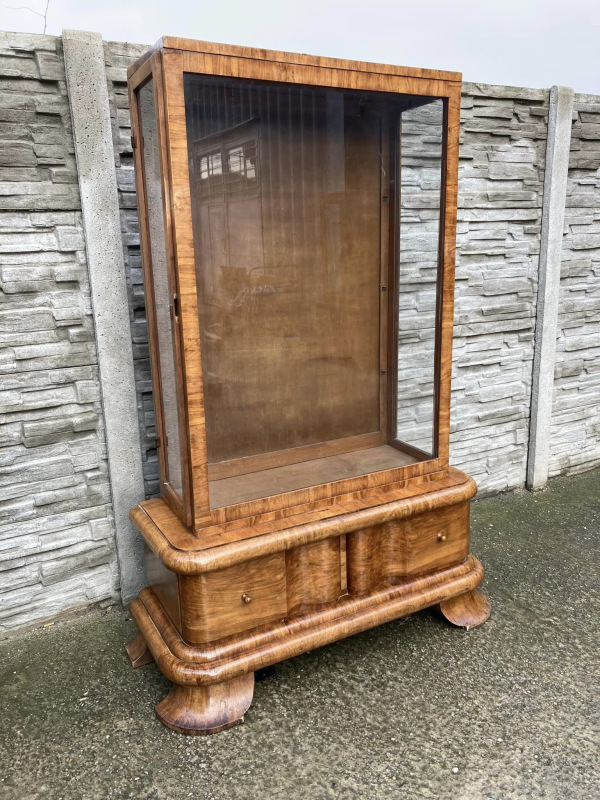 V09 - Art Deco vitrína - Cena 490€ 2