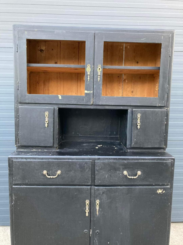 K24 - Extravagantný kredenc. - Cena 195€ 2