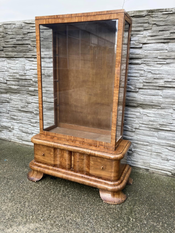 V09 - Art Deco vitrína - Cena 490€ 1
