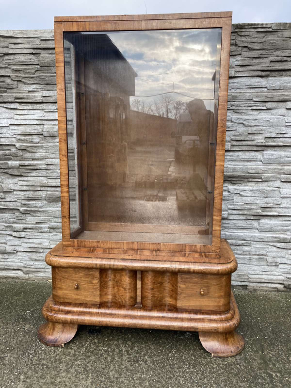 V09 - Art Deco vitrína - Cena 490€