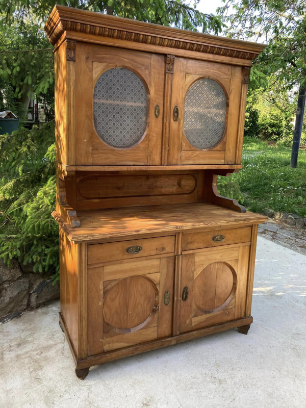 K70 - Kredenc z orechového masívu - Cena 450€ 1