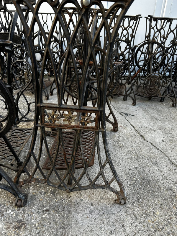 Podstavec zo šijacieho stroja značky - Singer - Cena 95€/kus 6