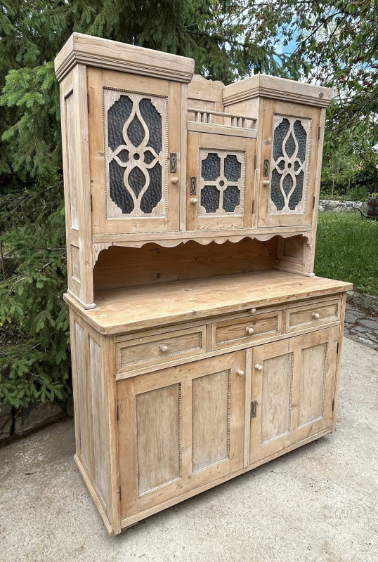 K99 - Vintage starožitný kredenc. - Cena 590 € 3