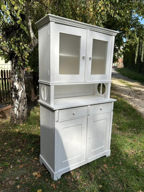 K83 - Vintage kredenc so šuflíkmi - Cena 330€ 2