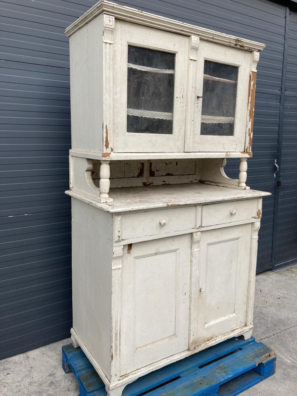 K33 - "Altdeutsch" kredenc pred renováciou. - Cena 260€ 3