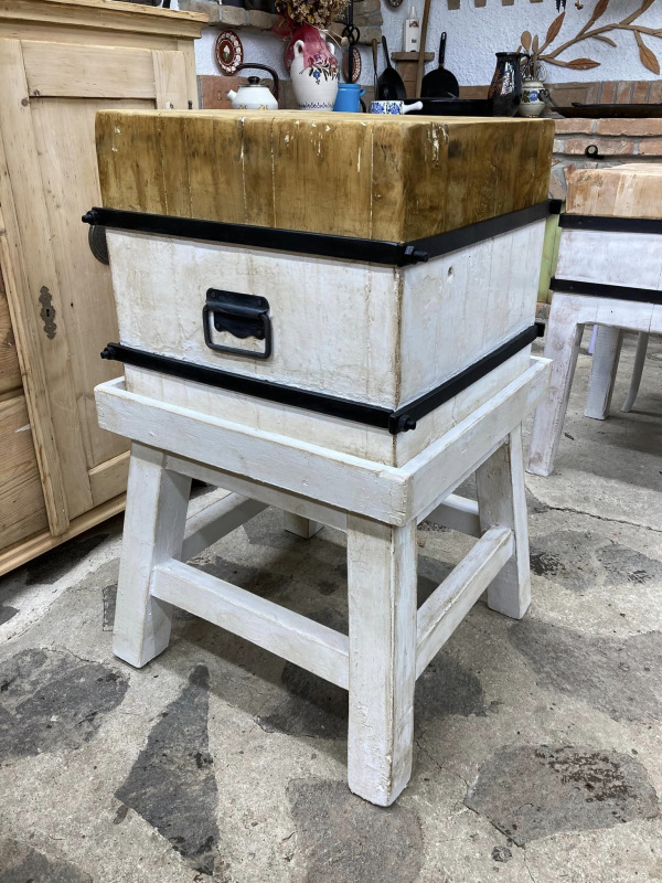 Mäsiarsky klát vo vintage prevedení - Cena 450€