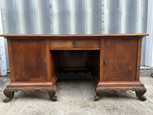 Reprezentačný Neobarokový Písaci stôl - Cena 1.200€ 1