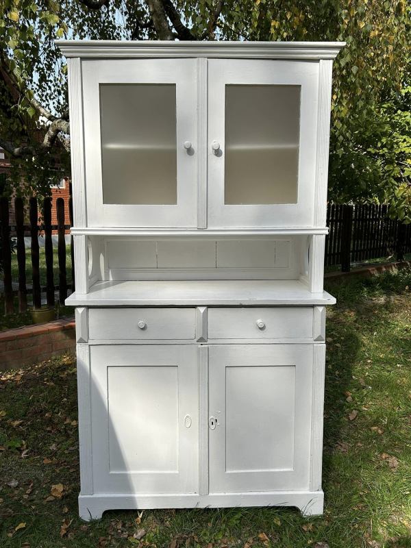 K83 - Vintage kredenc so šuflíkmi - Cena 330€