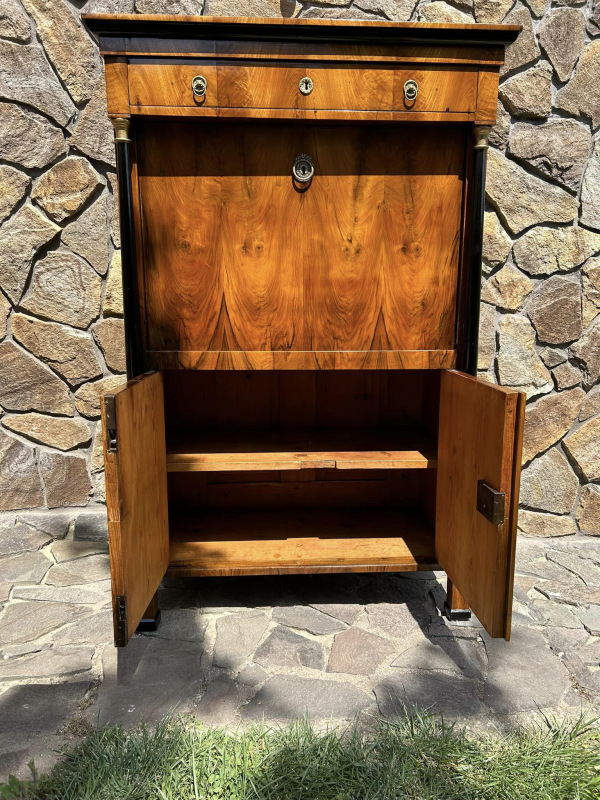 Biedermeier kabinet (obdobie 1850-1880) po kompletnej renovácii. Cena na vyžiadanie. 6