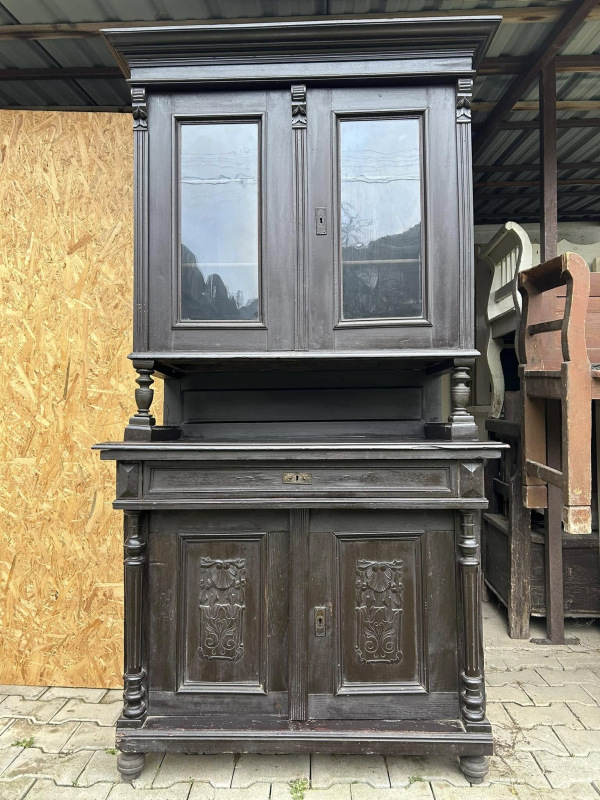 K87 - Kredenc Altdeutsch v bytovom stave. Cena 280€