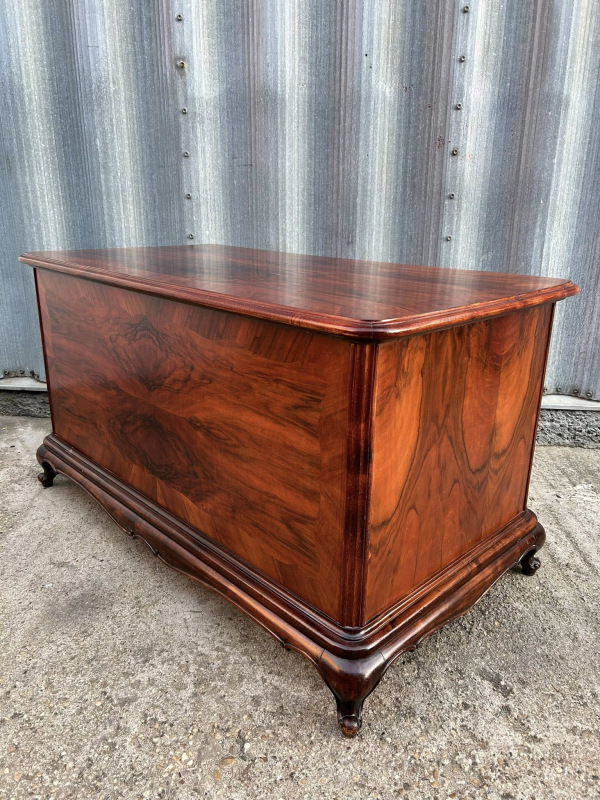 Neobarokovy písací stôl s historickou patinou - Cena 980€ 2