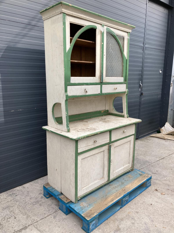 K34 - kredenc s vintage námetom, pred renováciou. - Cena 200€ 2