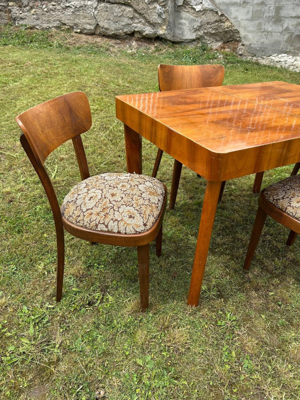 ST37 - Rozťahovací jedálenský stôl so 4 stoličkami - cena spolu 260€ 2
