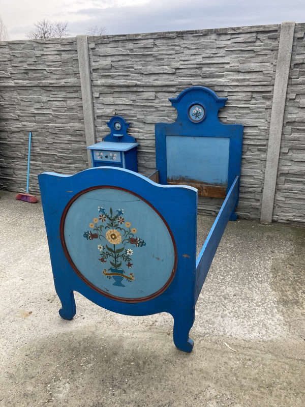 Krásna spálňa s ľudovým námetom - Cena za komplet 250€ 2