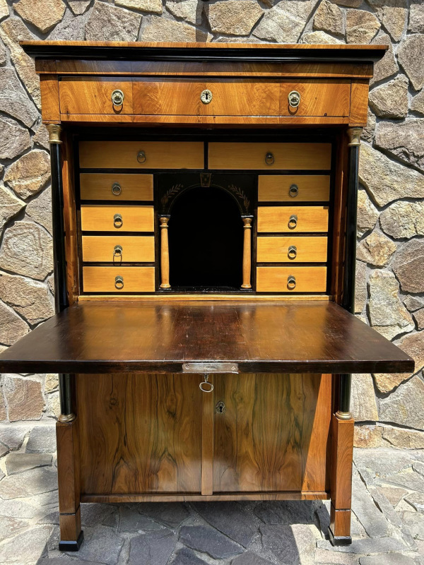 Biedermeier kabinet (obdobie 1850-1880) po kompletnej renovácii. Cena na vyžiadanie. 3
