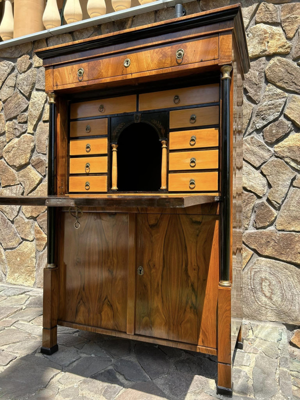 Biedermeier kabinet (obdobie 1850-1880) po kompletnej renovácii. Cena na vyžiadanie. 7