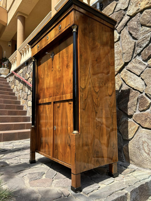 Biedermeier kabinet (obdobie 1850-1880) po kompletnej renovácii. Cena na vyžiadanie. 2