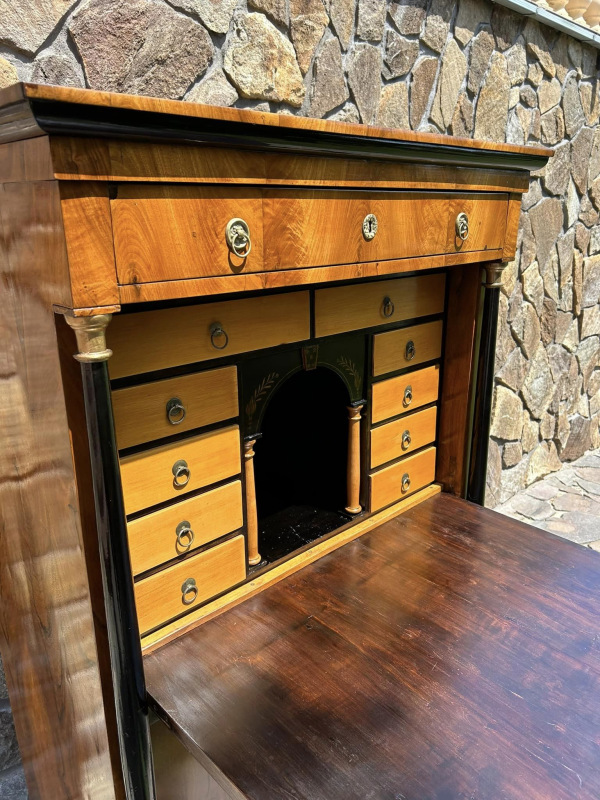 Biedermeier kabinet (obdobie 1850-1880) po kompletnej renovácii. Cena na vyžiadanie. 8