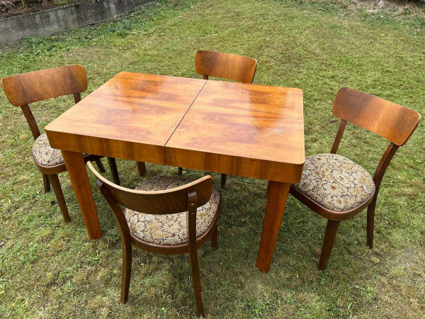 ST37 - Rozťahovací jedálenský stôl so 4 stoličkami - cena spolu 260€