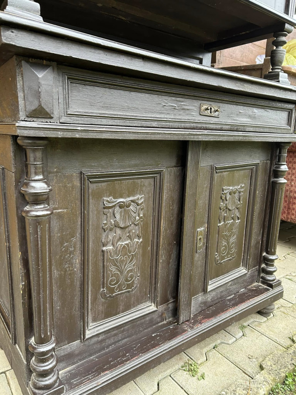 K87 - Kredenc Altdeutsch v bytovom stave. Cena 280€ 4